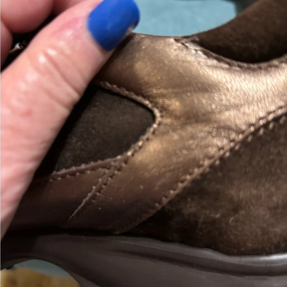 HOGAN women’s size 9.5‎ brown suede with bronze trim sneakers.
